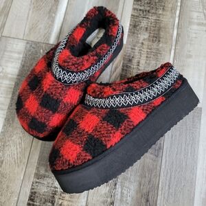 New Simply Southern Sherpa Platform Slippers Buffalo Plaid Size 8